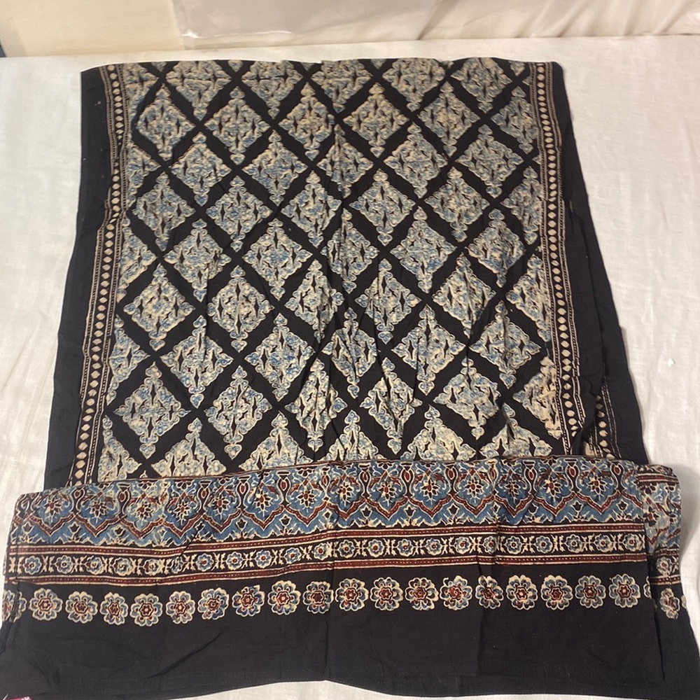 Fabindia women’s Brown printed scarf used
